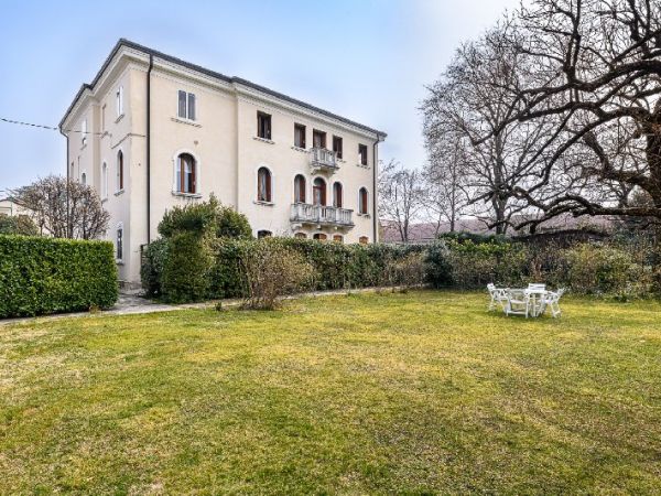 Appartamento vendita Bassano Del Grappa (Vicenza) , € 290.000, 220 mq, Secondo piano